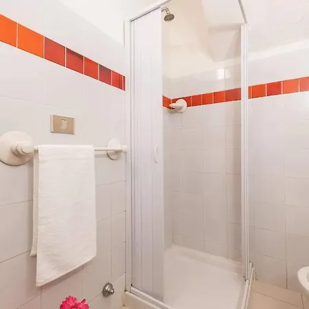 Perfectly Located Flat In Apartment *